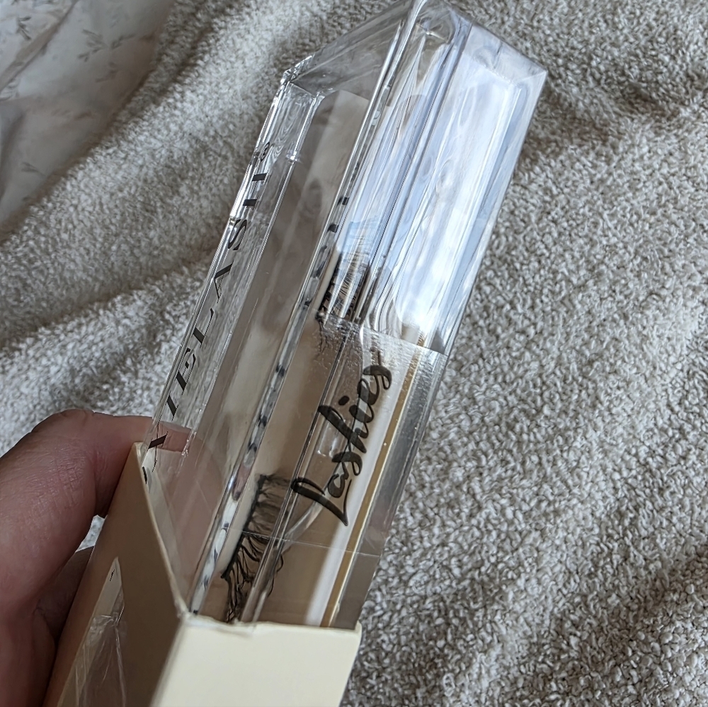 NWT Lashies by MoxieLash. Cheeky Lash. Premium Silk Lashes. - Picture 3 of 4